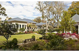 Illustration for article titled Let’s take a tour of the $12.5 million compound Paula Deen is trying to sell
